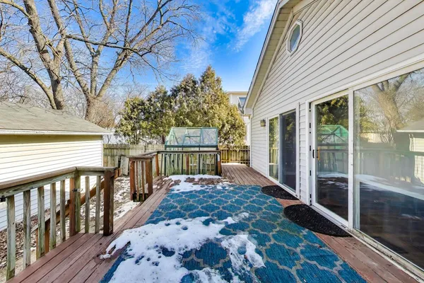 $2,800 | 440 West Main Street, Barrington, IL 60010