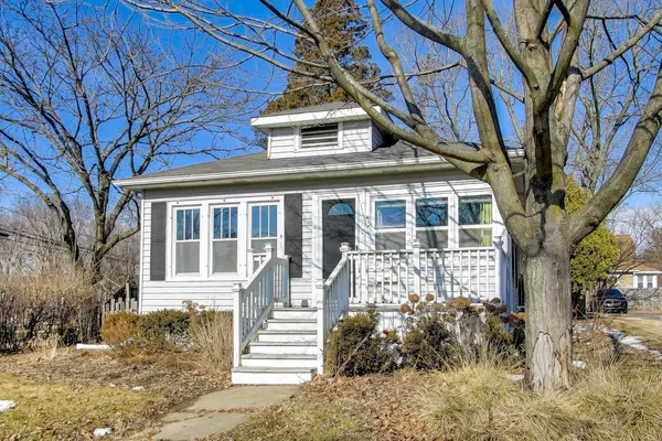 $2,800 | 440 West Main Street, Barrington, IL 60010