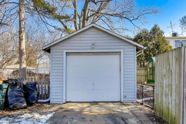 $2,800 | 440 West Main Street, Barrington, IL 60010