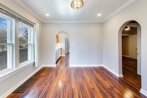 $2,800 | 440 West Main Street, Barrington, IL 60010