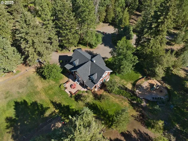 a view of a house with a snow in the yard