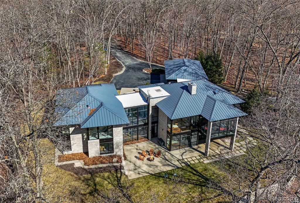 6956 Cooley Lake Road White Lake, MI 48383 - Photo 1 of 38