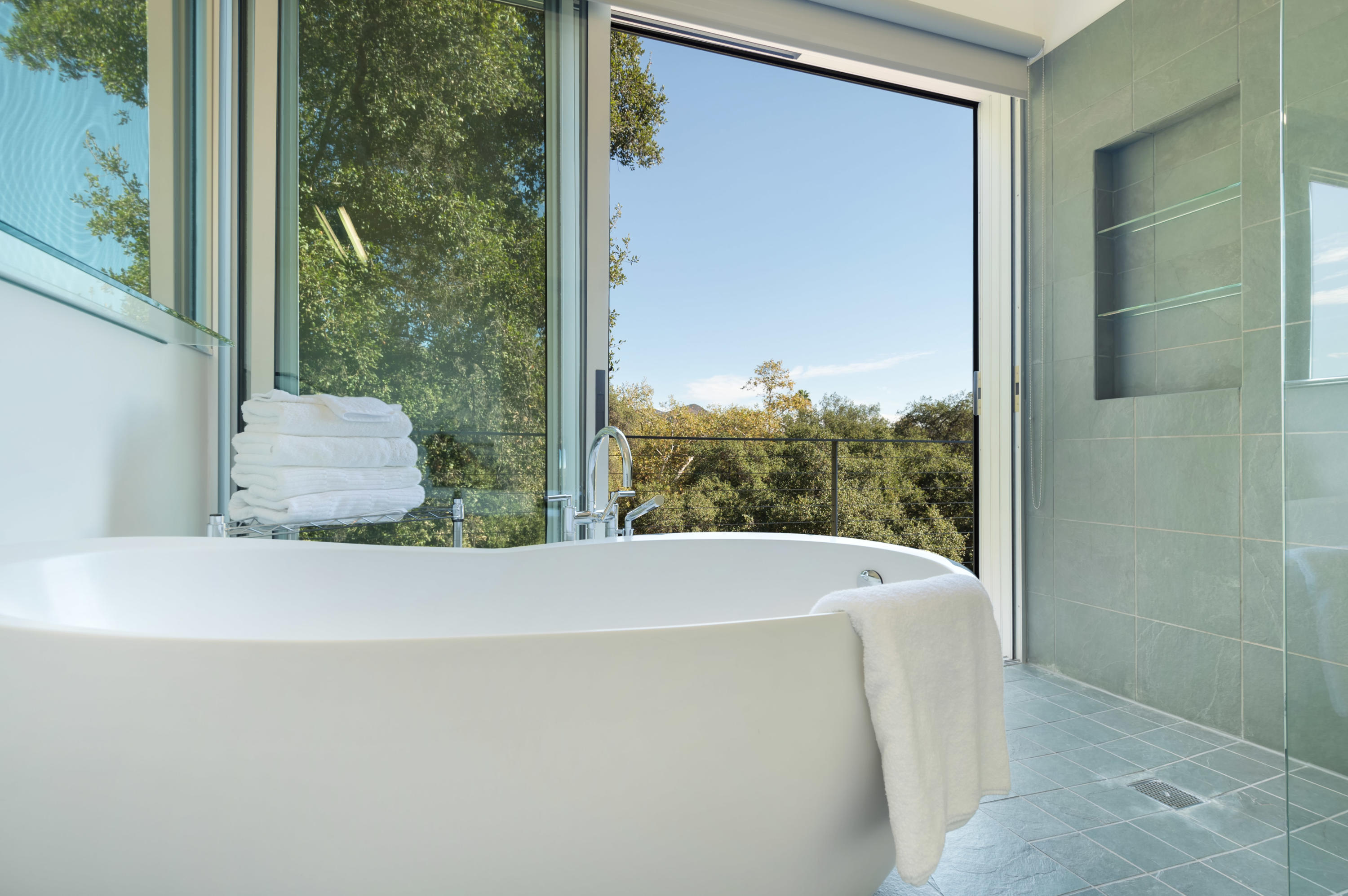 2310 Ladera Road Ojai, CA 93023 - Photo 17 of 23 Master Bath Tub