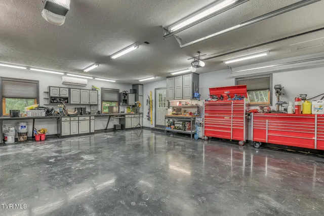 $1,199,000 | 191 Bear Ridge Drive, Butler, TN 37640