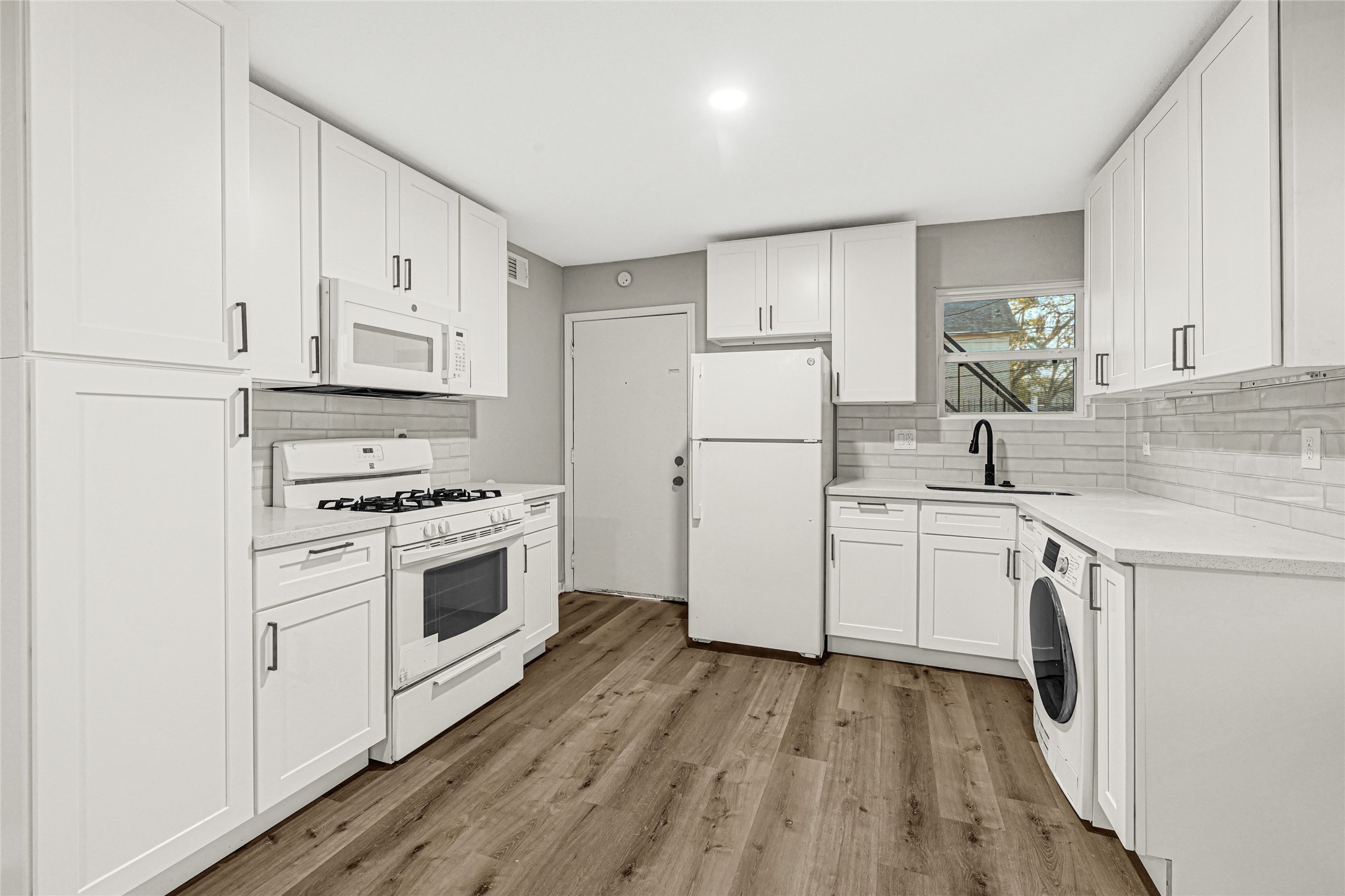 5014 Jefferson Street, Unit 13 Houston, TX 77023 - Photo 2 of 7