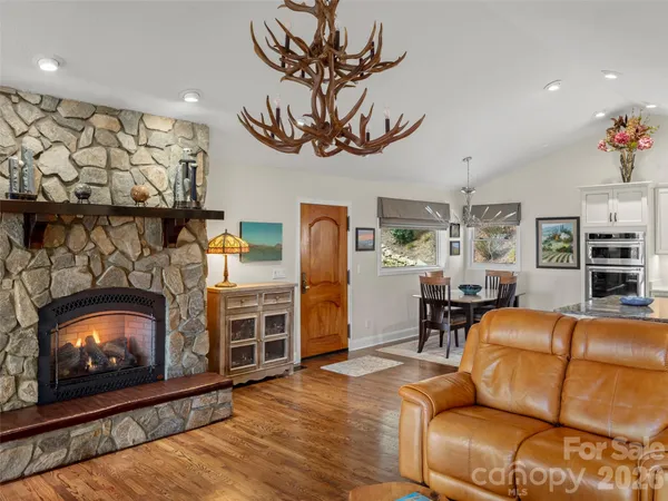 $1,150,000 | 220 Dulcimer Lane, Waynesville, NC 28786