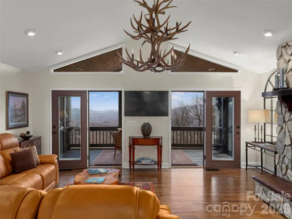 $1,150,000 | 220 Dulcimer Lane, Waynesville, NC 28786