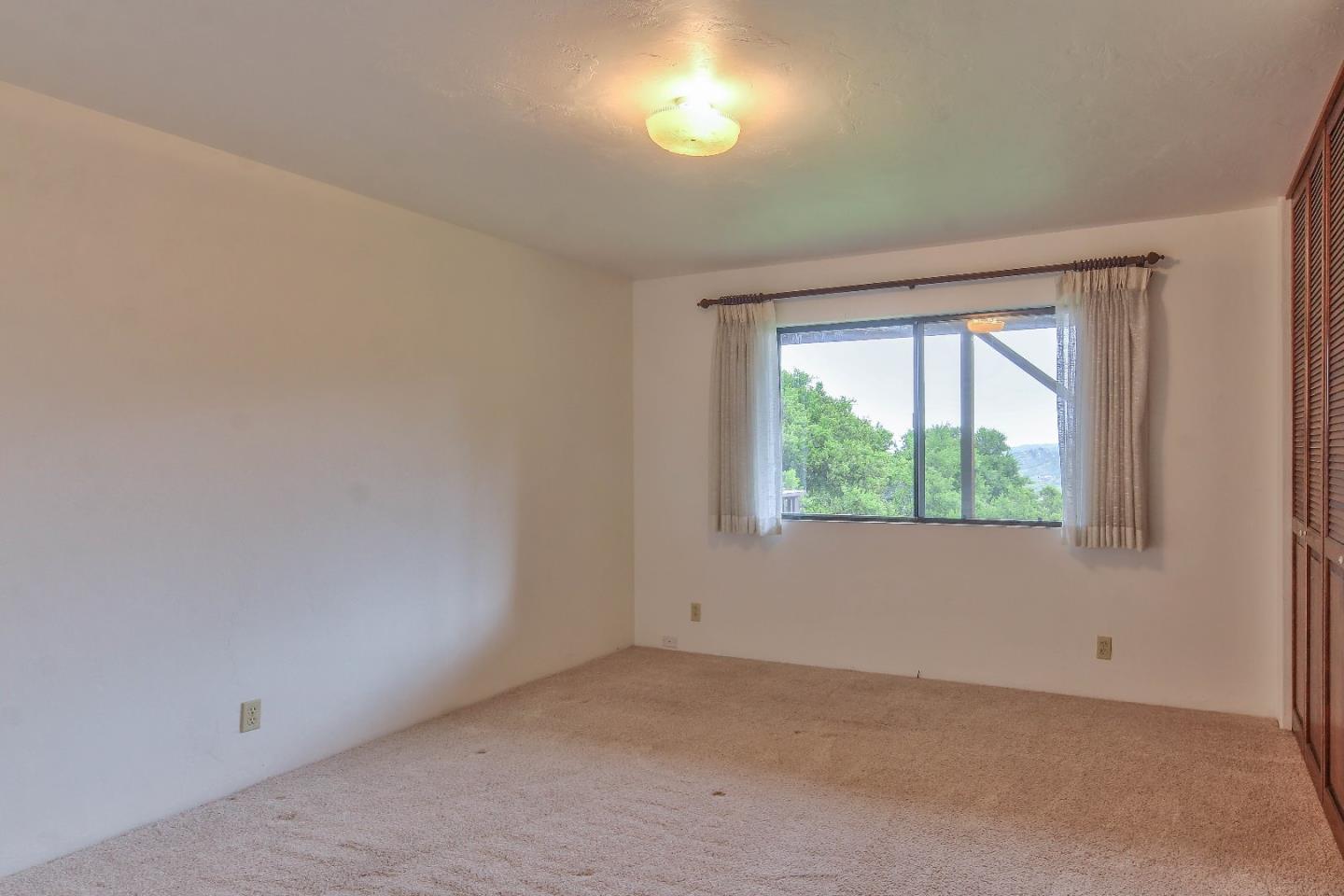 96 Robley Road Salinas, CA 93908 - Photo 32 of 41 an empty room with a window