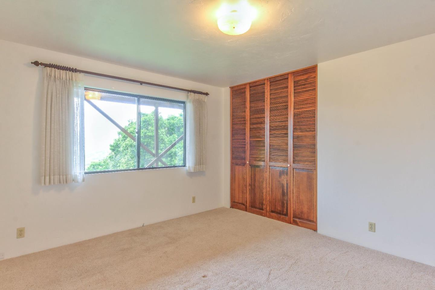 96 Robley Road Salinas, CA 93908 - Photo 33 of 41 an empty room with windows