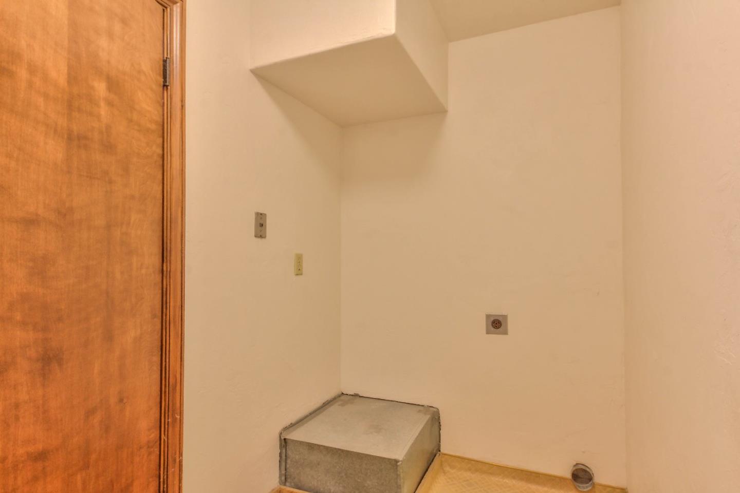 96 Robley Road Salinas, CA 93908 - Photo 39 of 41 a bathroom with a toilet