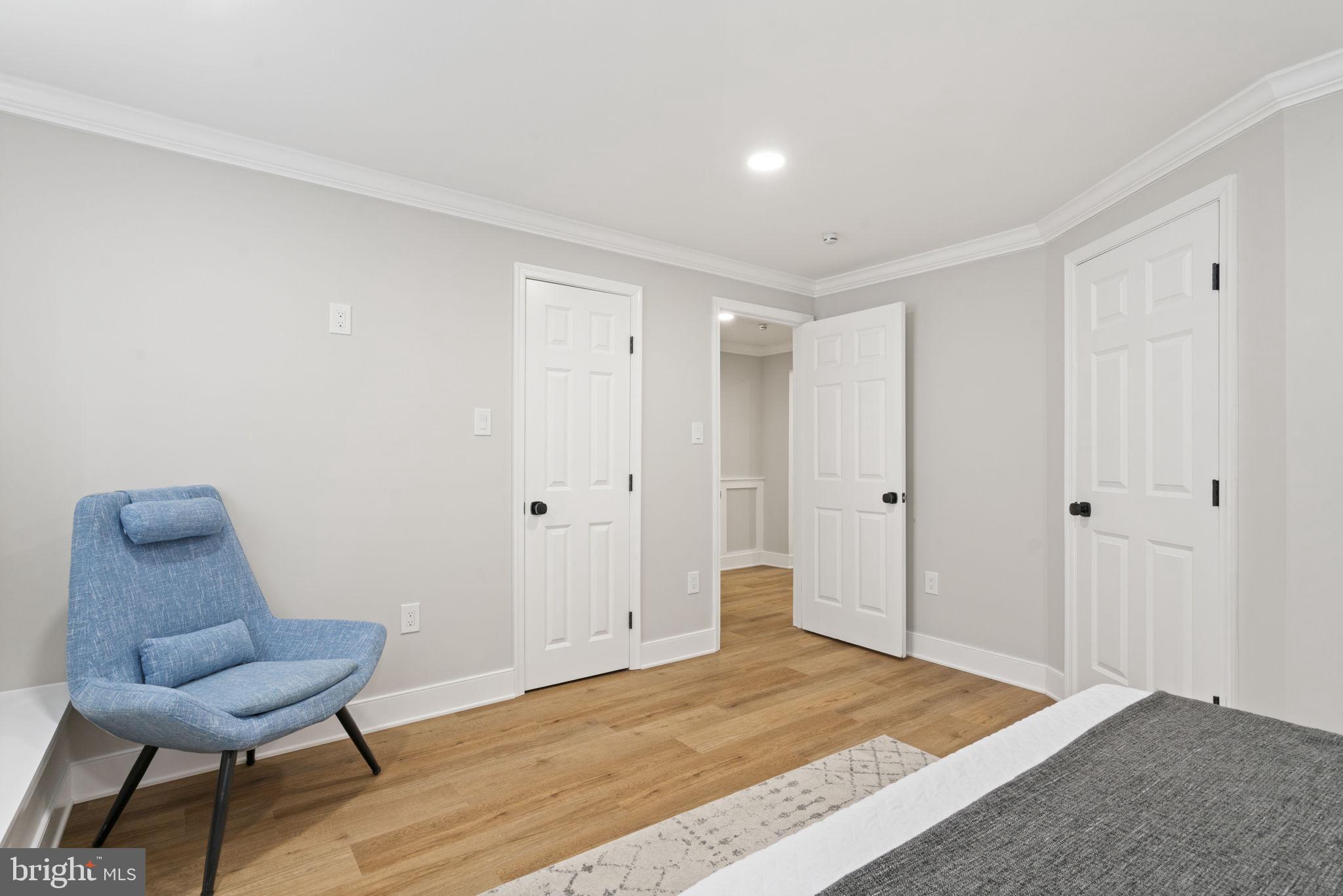 2891 Kelly Square Vienna, VA 22181 - Photo 13 of 39 a view of a livingroom with furniture and wooden floor