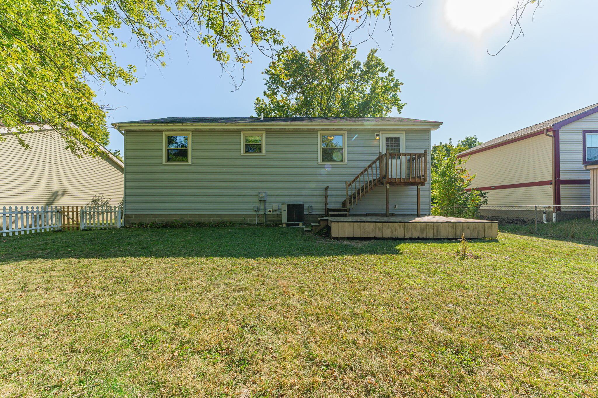 1952 Wolverhampton Road Powell, OH 43065 - Photo 37 of 48 Rear