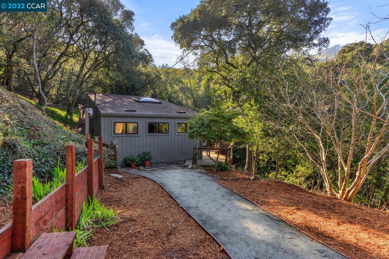 407 El Toyonal, Orinda, CA 94563 Compass