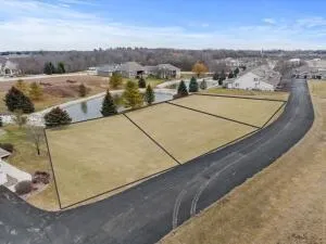 $484,900 | 1934 Ravenswood Lane, Manitowoc, WI 54220