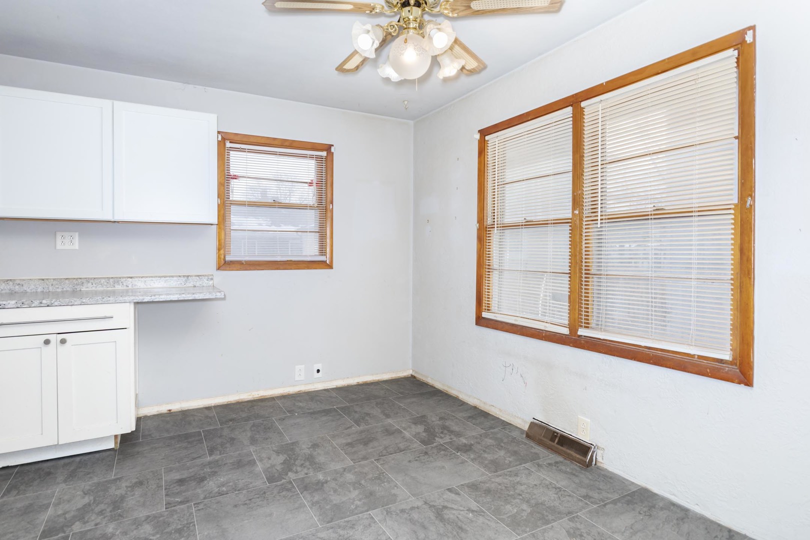 610 South Oak Street Pontiac, IL 61764 - Photo 13 of 32