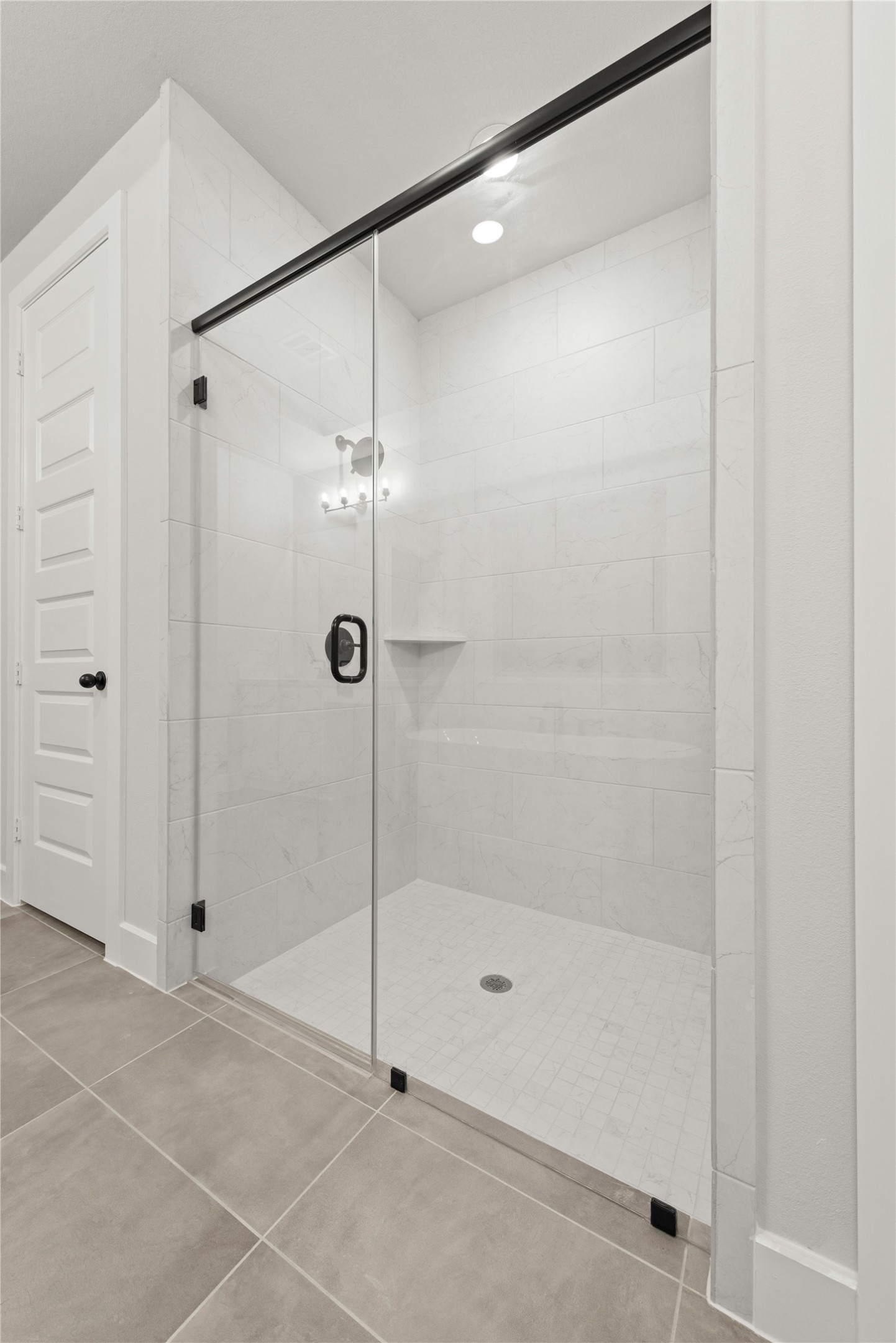638 Walnut Br Drive Rosenberg, TX 77471 - Photo 12 of 27 a bathroom that has a glass shower door