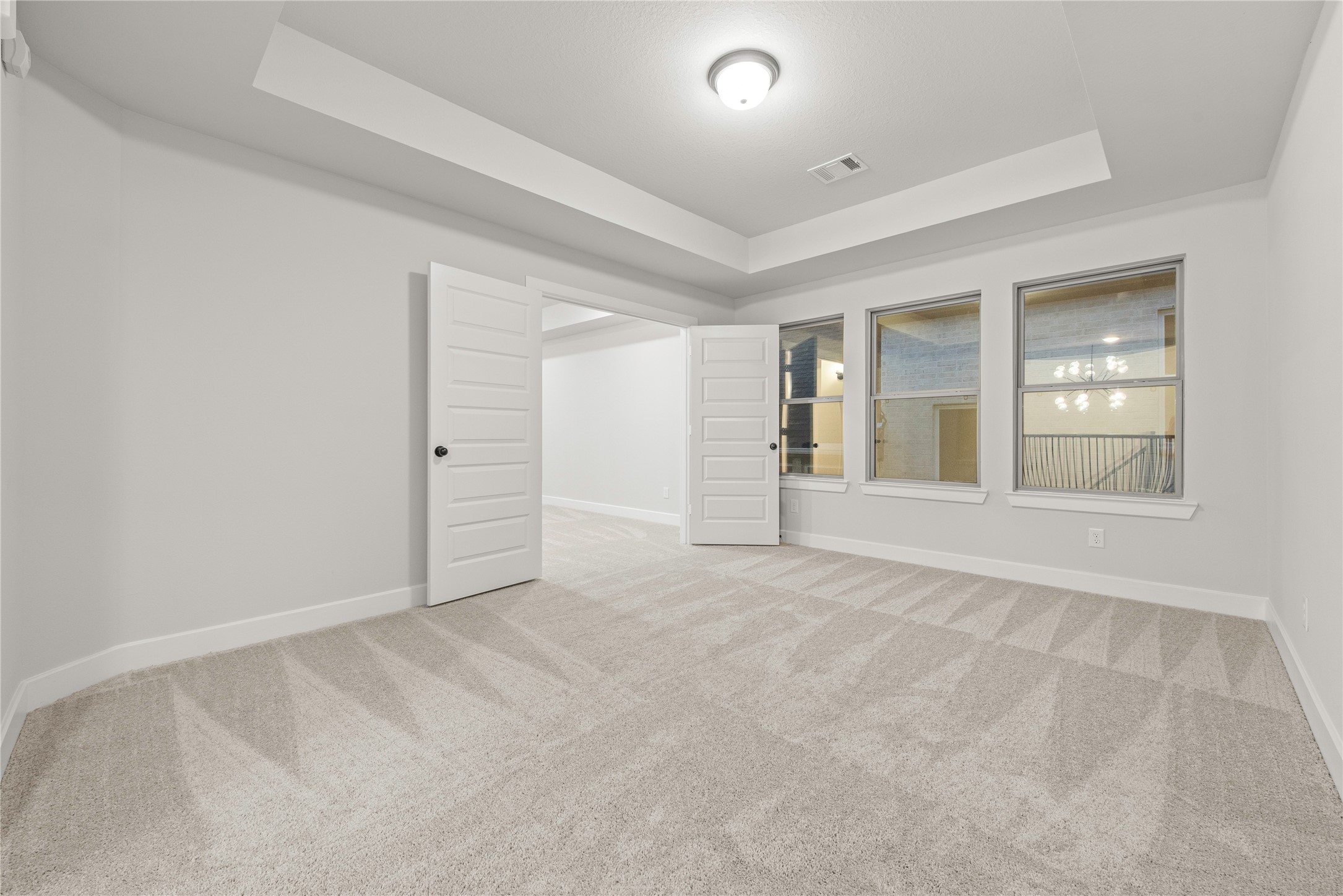 638 Walnut Br Drive Rosenberg, TX 77471 - Photo 15 of 27 an empty room with windows