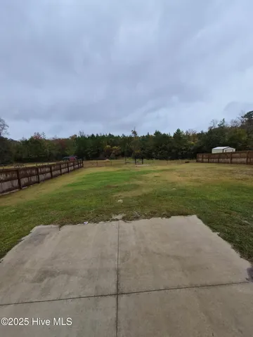 $1,975 | 616 Riggs Road, Hubert, NC 28539