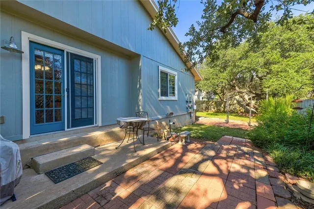 a view of a house with backyard and sitting area