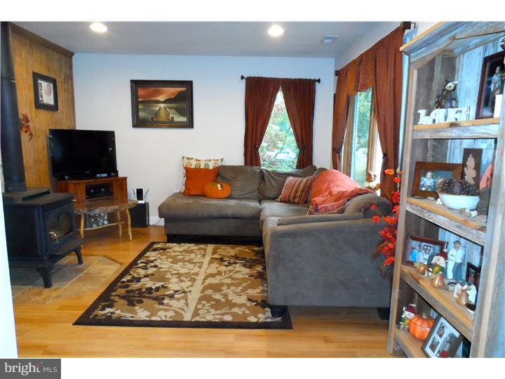 343 Larch Road Mount Laurel, NJ 08054 - Photo 3 of 23
