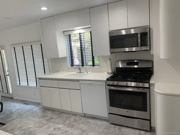 $5,850 | 220 Jackson Place, Hewlett, NY 11557