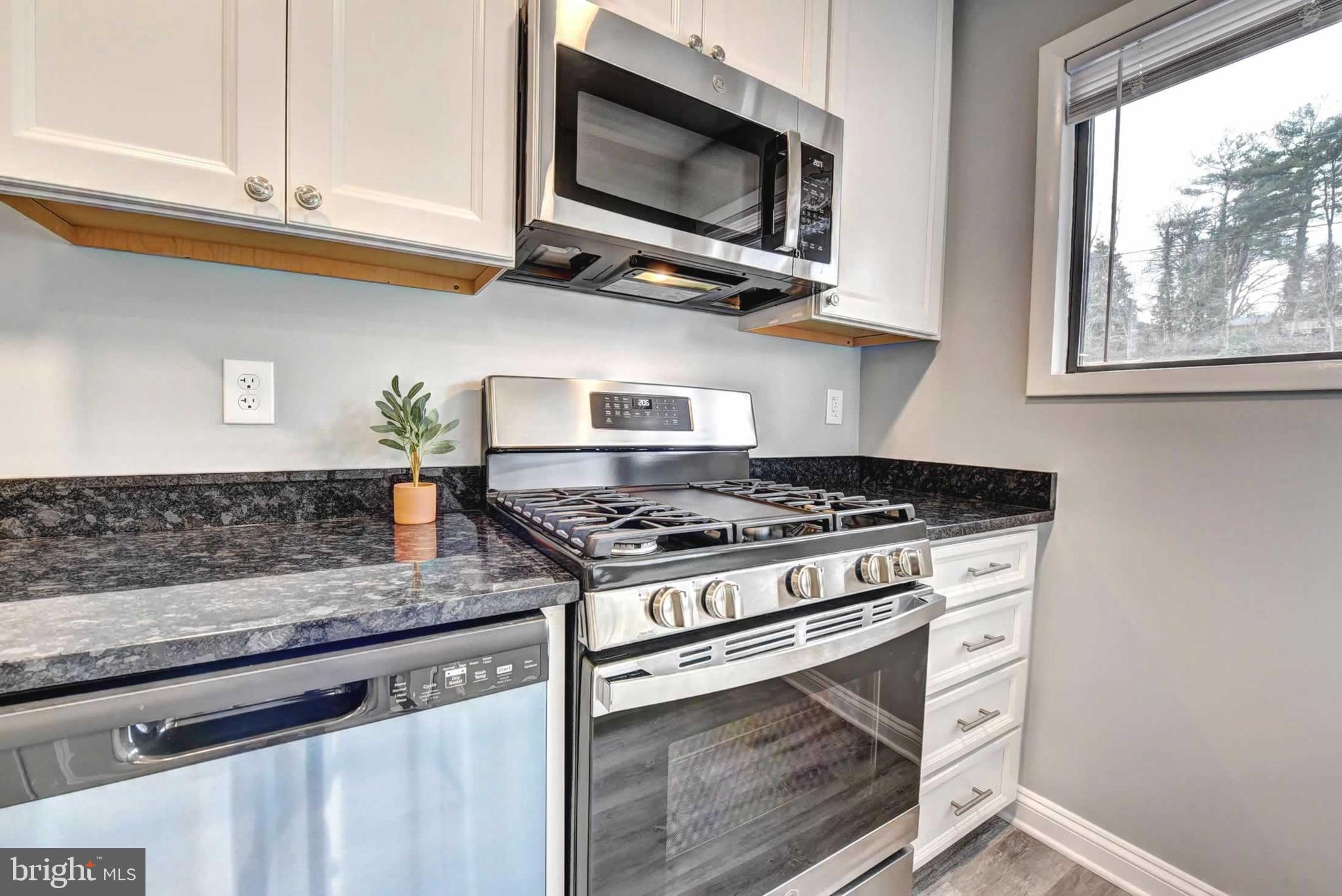 105 Skyhill Road, Unit 6 Alexandria, VA 22314 - Photo 2 of 39