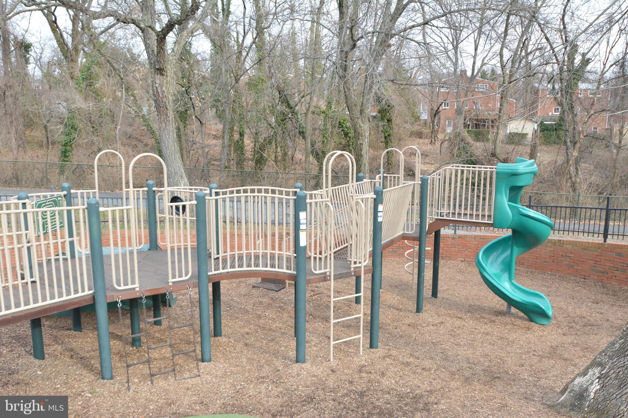 105 Skyhill Road, Unit 6 Alexandria, VA 22314 - Photo 30 of 39