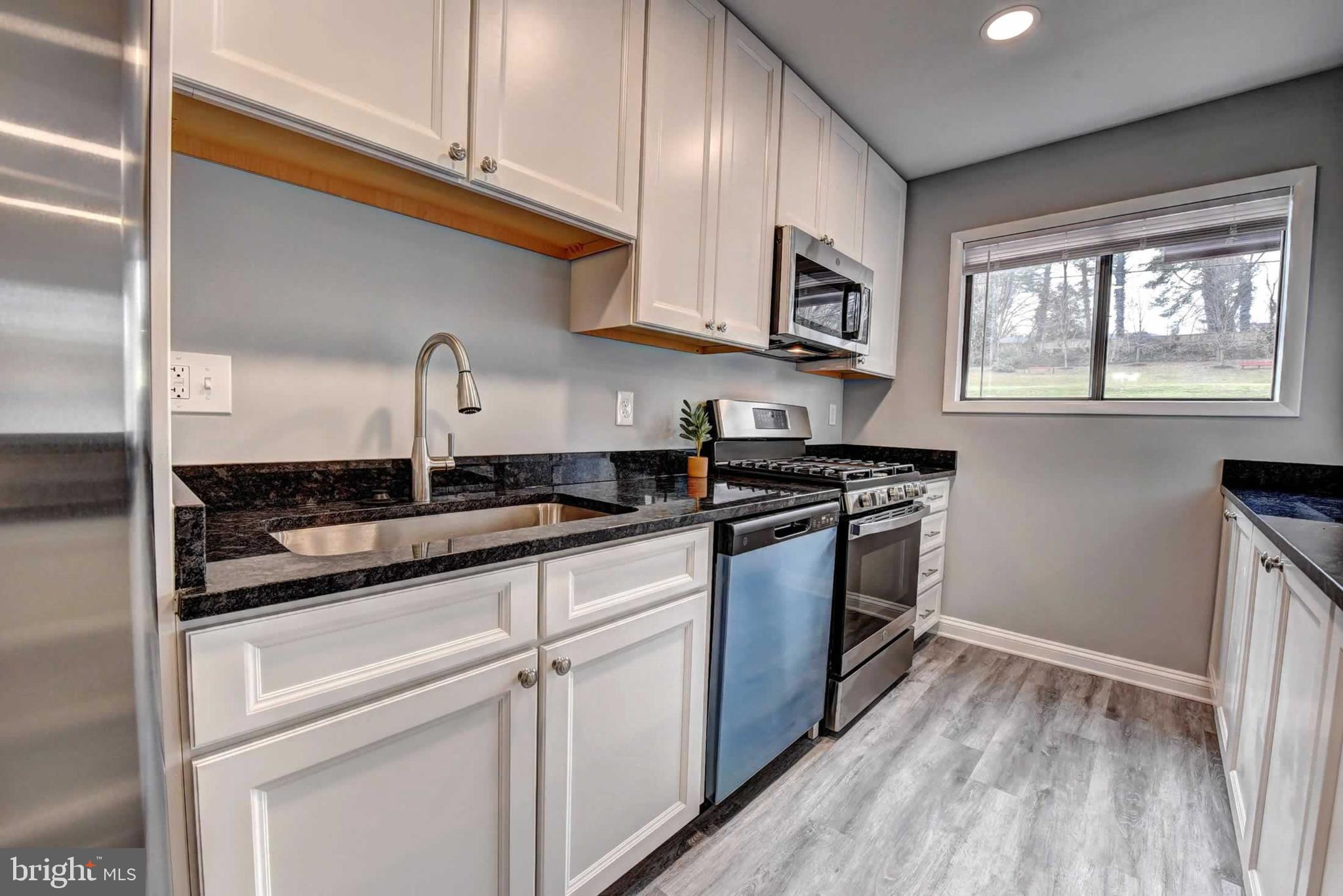 105 Skyhill Road, Unit 6 Alexandria, VA 22314 - Photo 3 of 39