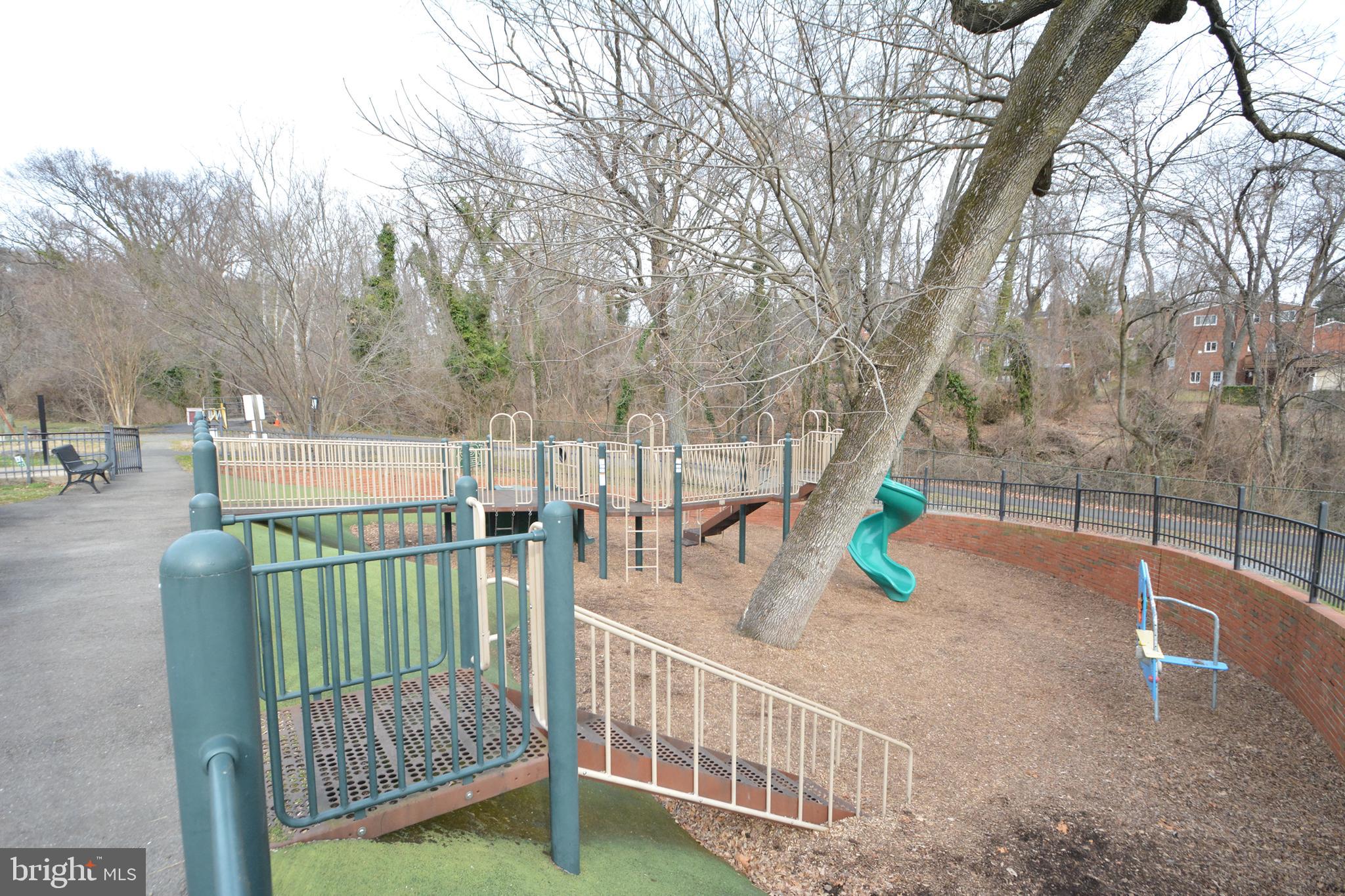 105 Skyhill Road, Unit 6 Alexandria, VA 22314 - Photo 32 of 39