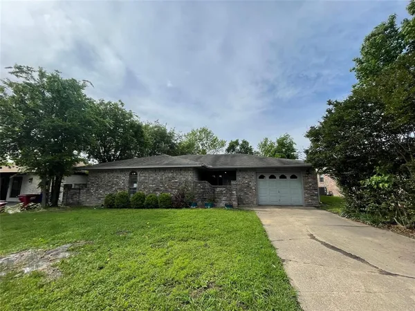 $1,750 | 821 Loganwood Drive, Royse City, TX 75189
