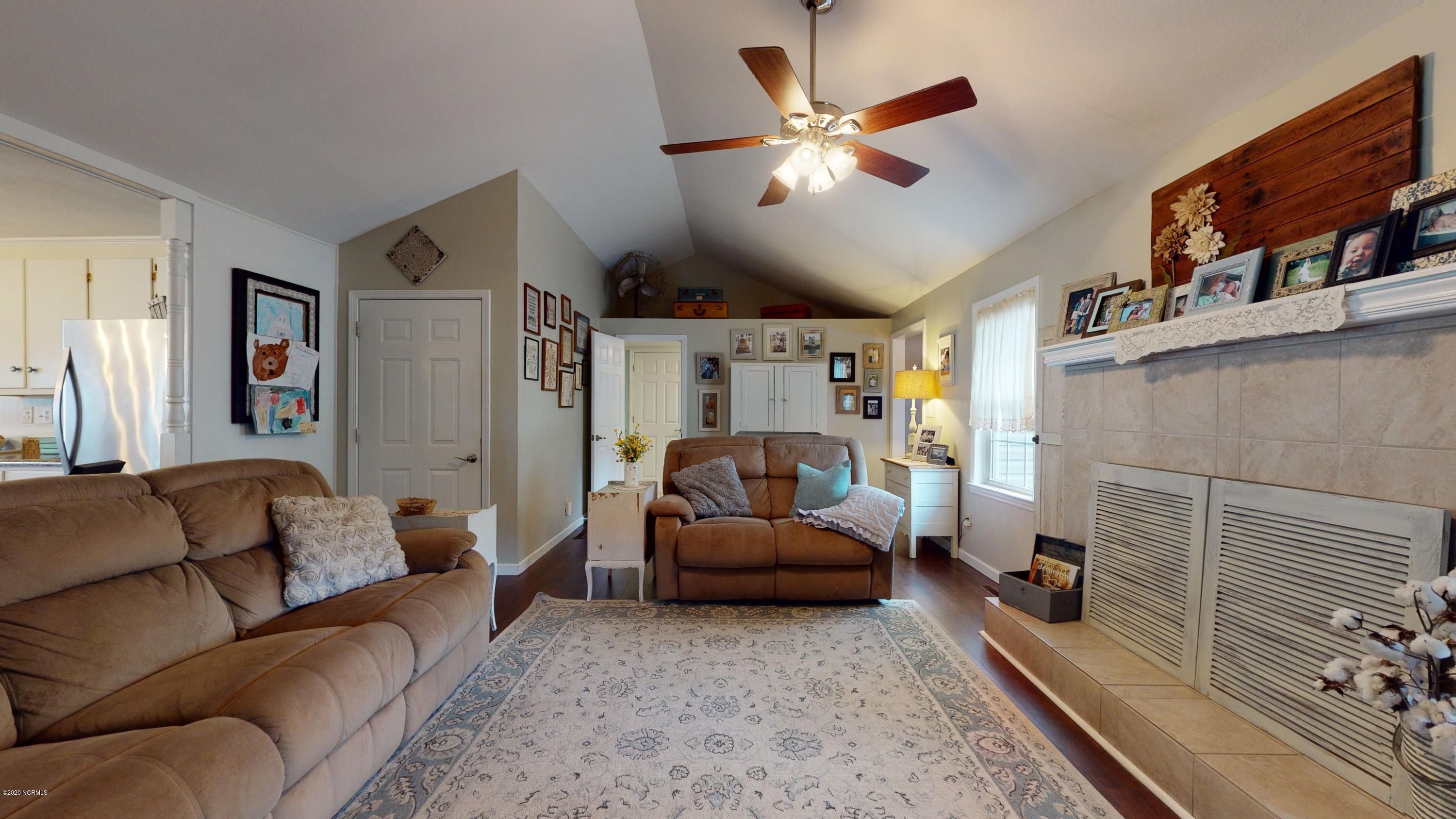 1263 Nine Foot Road Newport, NC 28570 - Photo 20 of 43 Living Room