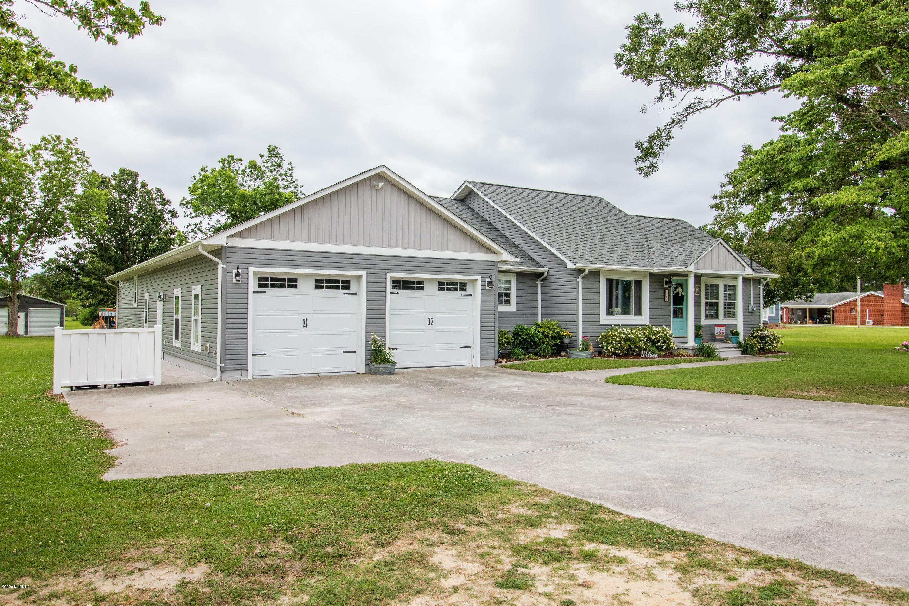 1263 Nine Foot Road Newport, NC 28570 - Photo 4 of 43 Front Of House