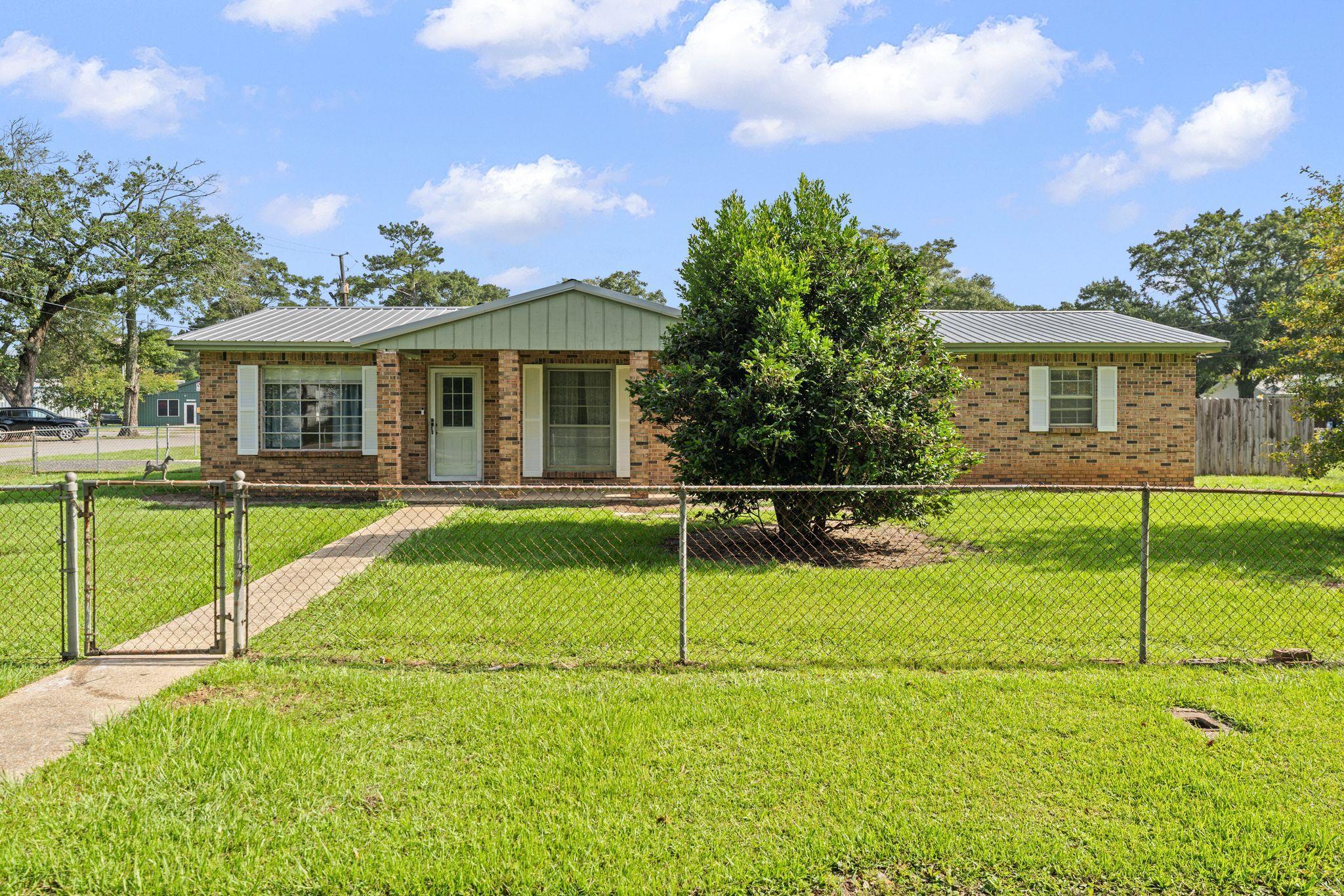306 West Banyan Street Bay Minette, AL 36507 - Photo 1 of 34 Front Of Structure