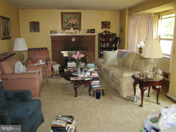 322 South Forklanding Road Maple Shade, NJ 08052 - Photo 3 of 16