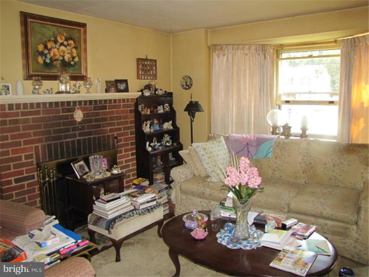 322 South Forklanding Road Maple Shade, NJ 08052 - Photo 4 of 16