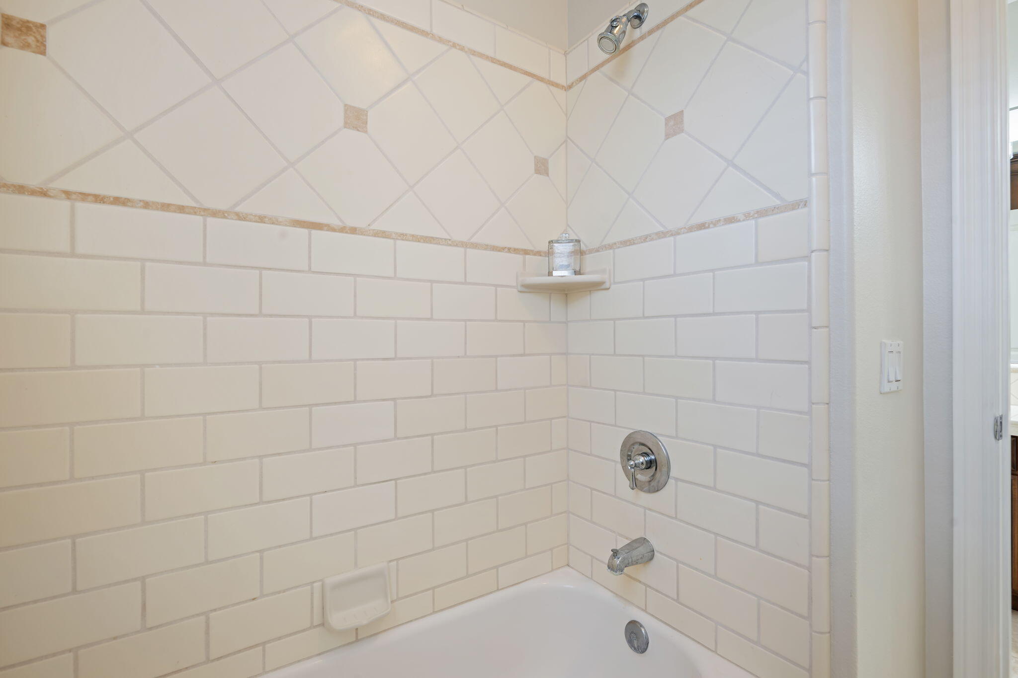 252 King Daniel Lane Goleta, CA 93117 - Photo 30 of 42 a bathroom with a bathtub