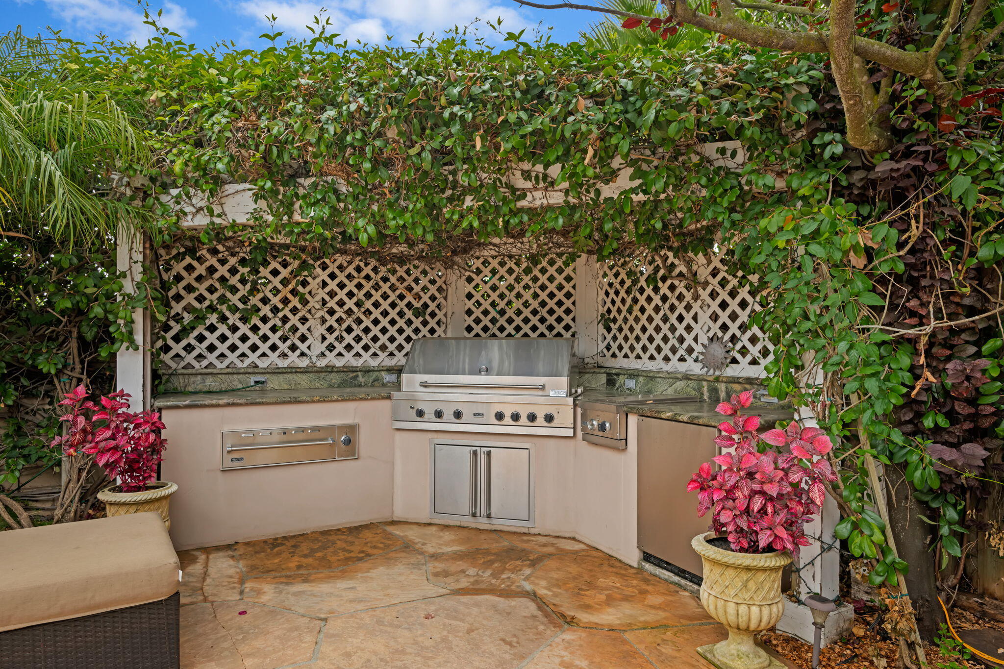 252 King Daniel Lane Goleta, CA 93117 - Photo 40 of 42 a kitchen with a sink and cabinets