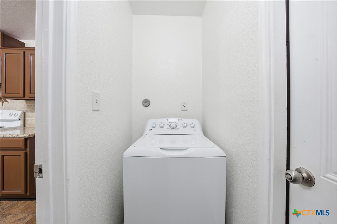 6525 Brooks Drive Temple, TX 76502 - Photo 32 of 37 a utility room with dryer and washer