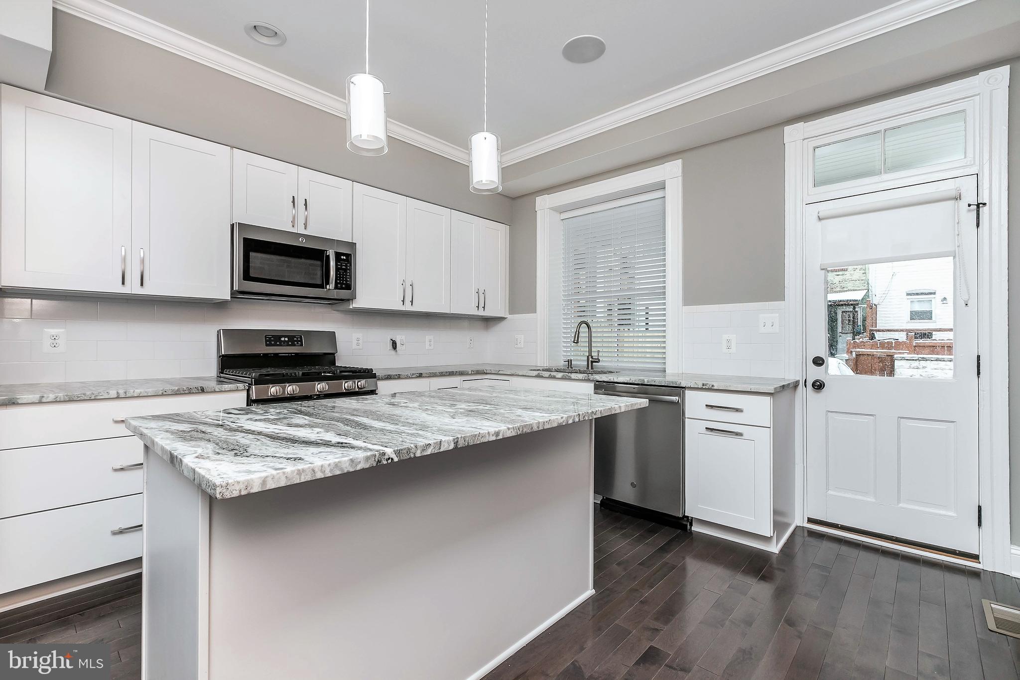 509 South Potomac Street Baltimore, MD 21224 - Photo 1 of 20