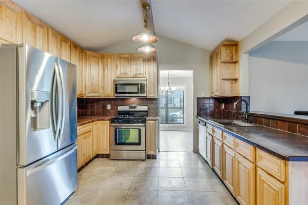 $4,800 | 6220 Glennox Lane, Dallas, TX 75214