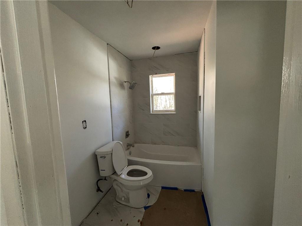 1209 Pebblebrook Road Southeast Mableton, GA 30126 - Photo 14 of 24 a bathroom with a toilet a sink and bathtub