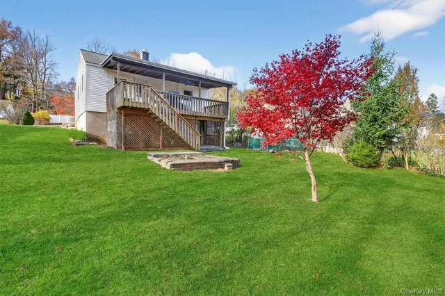 a view of a house with a backyard