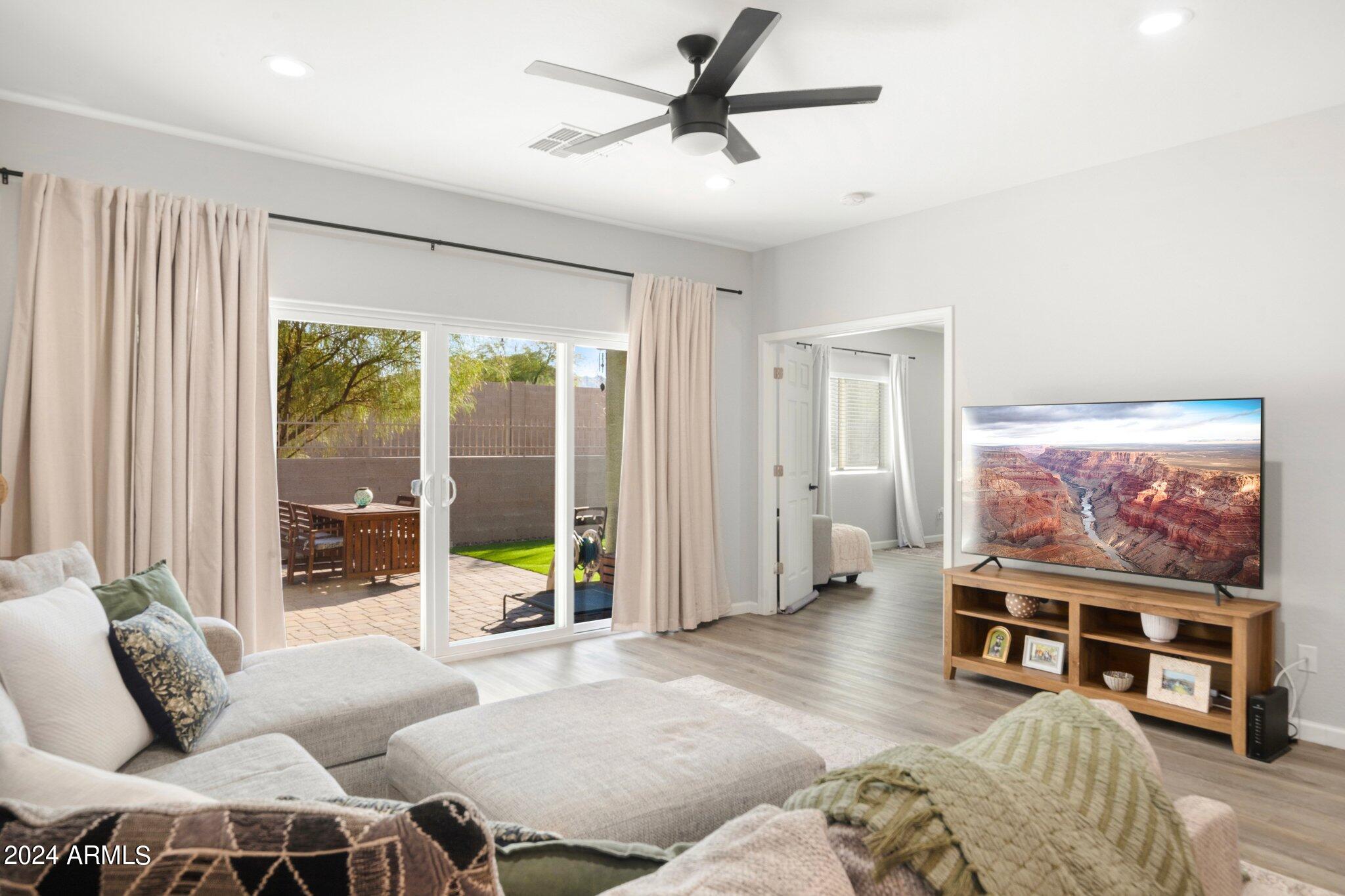 525 West Harwell Road Phoenix, AZ 85041 - Photo 11 of 34 11-web-or-mls-_TMR9411