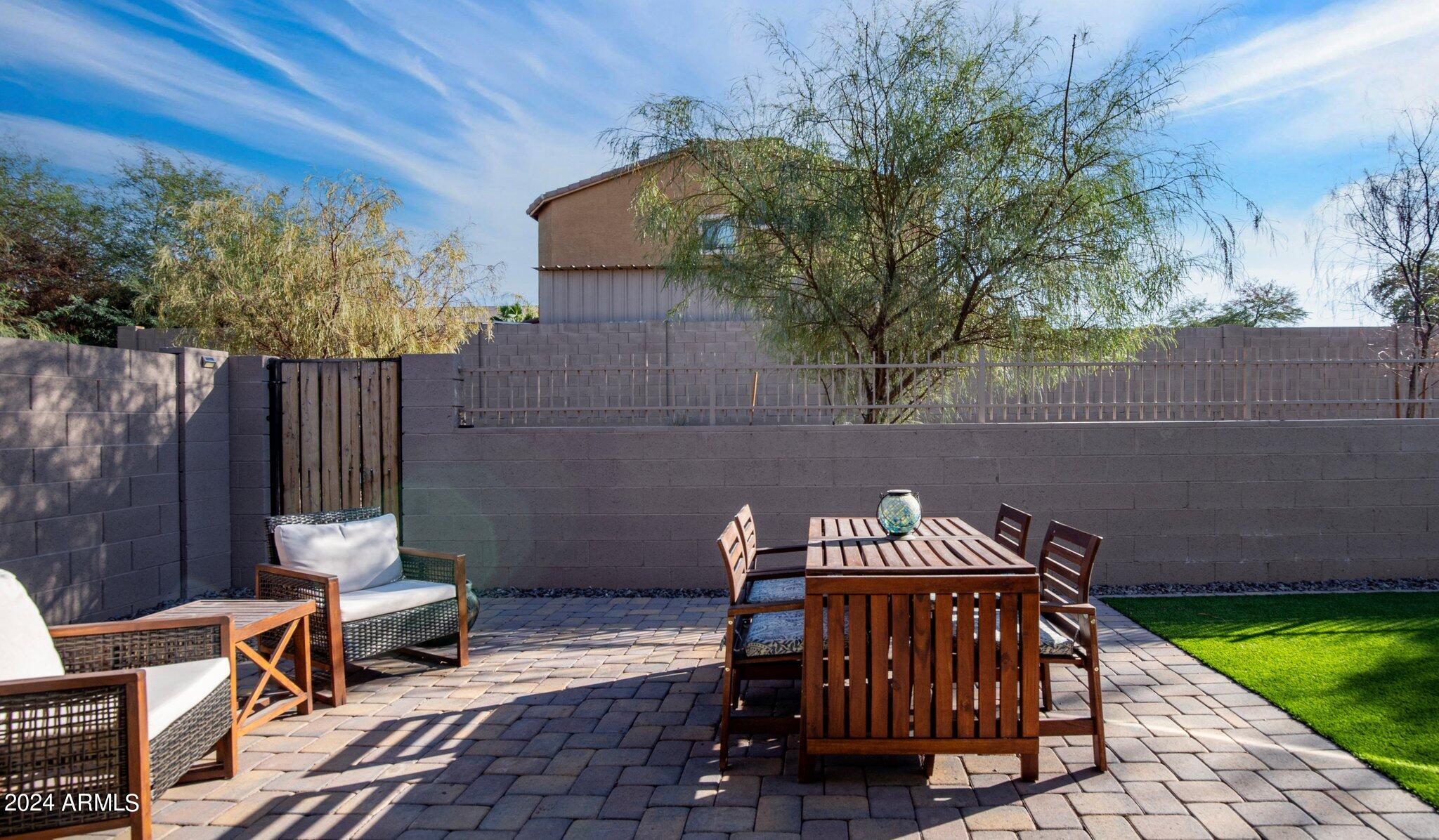 525 West Harwell Road Phoenix, AZ 85041 - Photo 23 of 34 24-web-or-mls-_TMR9558