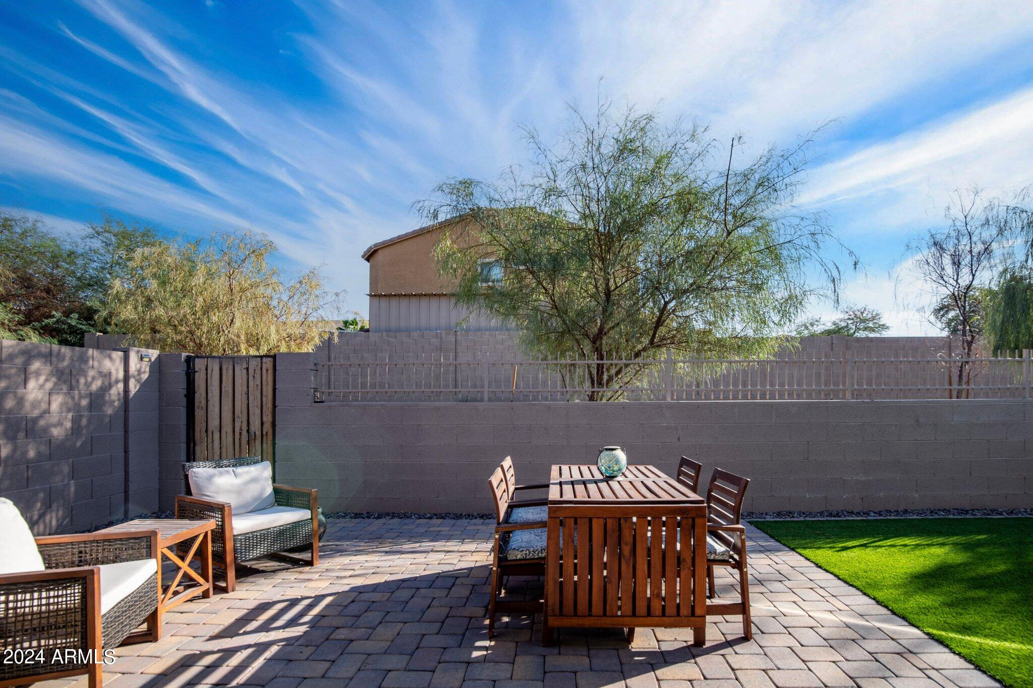 525 West Harwell Road Phoenix, AZ 85041 - Photo 24 of 34 25-web-or-mls-_TMR9569