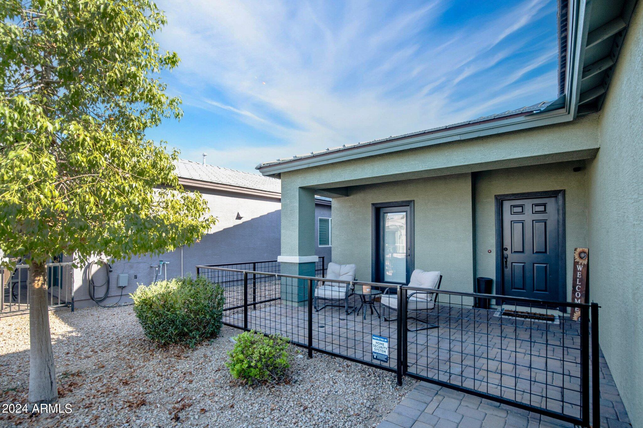 525 West Harwell Road Phoenix, AZ 85041 - Photo 3 of 34 2-web-or-mls-_TMR9614