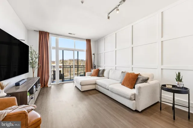 $379,000 | 145 Riverhaven Drive, Unit 557, Oxon Hill, MD 20745