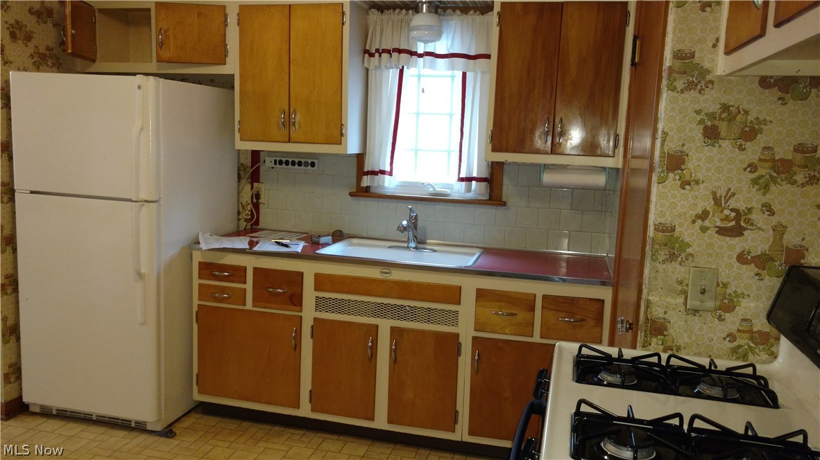 14804 Alger Road Cleveland, OH 44111 - Photo 10 of 16 Gallery Image 10