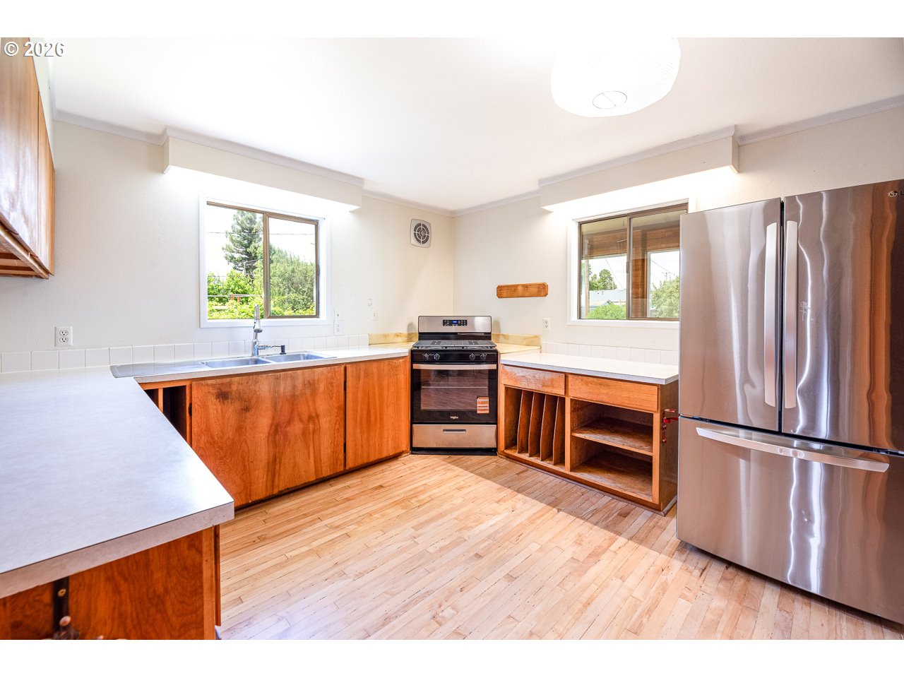 1404 Centennial Boulevard Springfield, OR 97477 - Photo 18 of 32 Kitchen