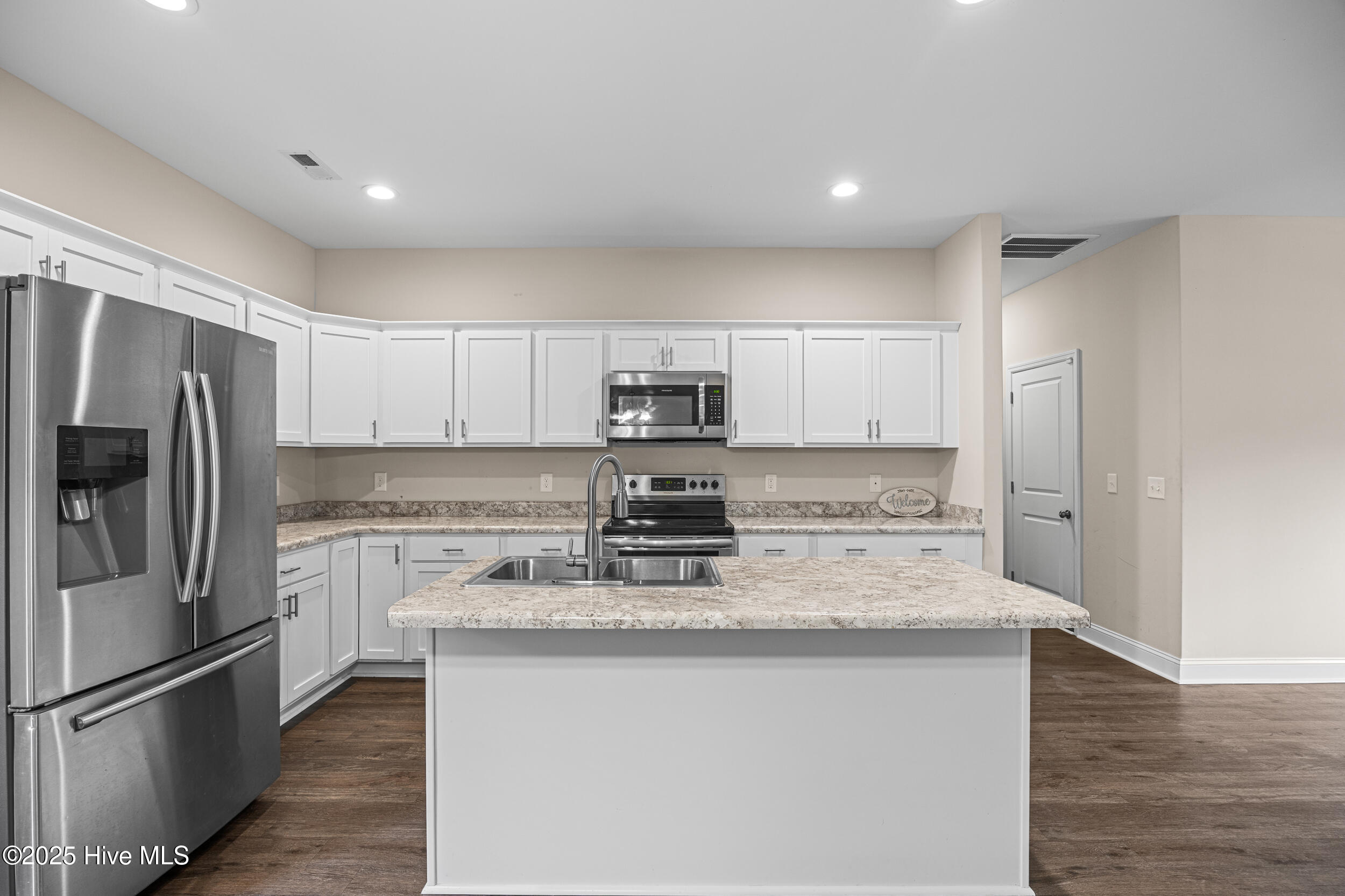 139 Queens Haven Road Hubert, NC 28539 - Photo 11 of 42 13_kitchen
